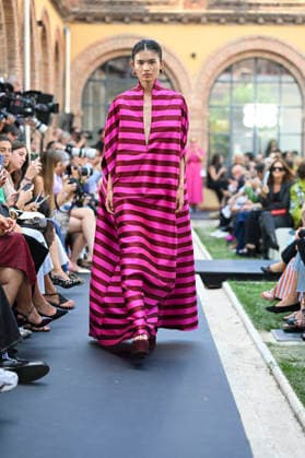 Lola Casademunt - Mercedes Benz Fashion Week Madrid, Spain - 18 Sept 2026 A model parades with Lola Casademunt a design during Mercedes Benz Fashion Week Madrid Cibeles Palace in Madrid. Madrid Spain Copyright: xAtilanoxGarciax xSOPAxImagesx PHOTO08678