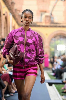 Lola Casademunt - Mercedes Benz Fashion Week Madrid, Spain - 18 Sept 2026 A model parades with Lola Casademunt a design during Mercedes Benz Fashion Week Madrid Cibeles Palace in Madrid. Madrid Spain Copyright: xAtilanoxGarciax xSOPAxImagesx PHOTO08680