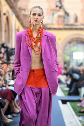 Lola Casademunt - Mercedes Benz Fashion Week Madrid, Spain - 18 Sept 2026 A model parades with Lola Casademunt a design during Mercedes Benz Fashion Week Madrid Cibeles Palace in Madrid. Madrid Spain Copyright: xAtilanoxGarciax xSOPAxImagesx PHOTO08684