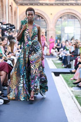 Lola Casademunt - Mercedes Benz Fashion Week Madrid, Spain - 18 Sept 2026 A model parades with Lola Casademunt a design during Mercedes Benz Fashion Week Madrid Cibeles Palace in Madrid. Madrid Spain Copyright: xAtilanoxGarciax xSOPAxImagesx PHOTO08691