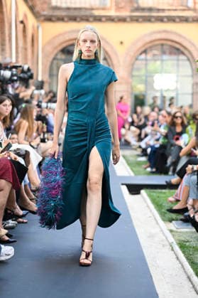 Lola Casademunt - Mercedes Benz Fashion Week Madrid, Spain - 18 Sept 2026 A model parades with Lola Casademunt a design during Mercedes Benz Fashion Week Madrid Cibeles Palace in Madrid. Madrid Spain Copyright: xAtilanoxGarciax xSOPAxImagesx PHOTO08703