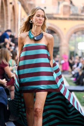 Lola Casademunt - Mercedes Benz Fashion Week Madrid, Spain - 18 Sept 2026 A model parades with Lola Casademunt a design during Mercedes Benz Fashion Week Madrid Cibeles Palace in Madrid. Madrid Spain Copyright: xAtilanoxGarciax xSOPAxImagesx PHOTO08711