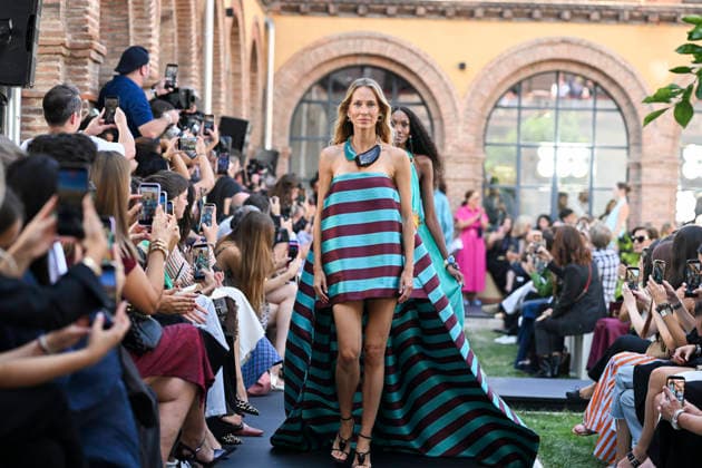 Lola Casademunt - Mercedes Benz Fashion Week Madrid, Spain - 18 Sept 2026 A model parades with Lola Casademunt a design during Mercedes Benz Fashion Week Madrid Cibeles Palace in Madrid. Madrid Spain Copyright: xAtilanoxGarciax xSOPAxImagesx PHOTO08714