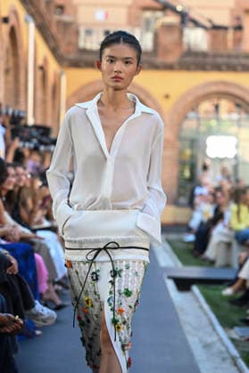 Yolancris - Mercedes Benz Fashion Week Madrid, Spain - 18 Sept 2026 A model parades with Yolancris a design during Mercedes Benz Fashion Week Madrid Cibeles Palace in Madrid. Madrid Spain Copyright: xAtilanoxGarciax xSOPAxImagesx PHOTO08720