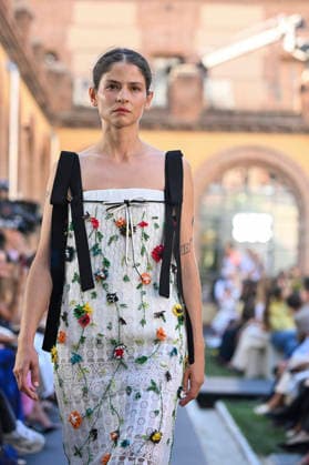Yolancris - Mercedes Benz Fashion Week Madrid, Spain - 18 Sept 2026 A model parades with Yolancris a design during Mercedes Benz Fashion Week Madrid Cibeles Palace in Madrid. Madrid Spain Copyright: xAtilanoxGarciax xSOPAxImagesx PHOTO08722