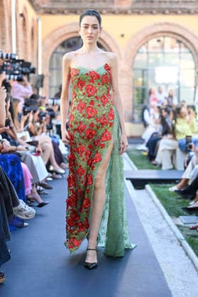 Yolancris - Mercedes Benz Fashion Week Madrid, Spain - 18 Sept 2026 A model parades with Yolancris a design during Mercedes Benz Fashion Week Madrid Cibeles Palace in Madrid. Madrid Spain Copyright: xAtilanoxGarciax xSOPAxImagesx PHOTO08729