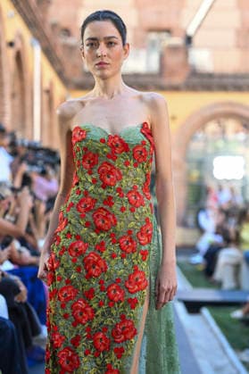 Yolancris - Mercedes Benz Fashion Week Madrid, Spain - 18 Sept 2026 A model parades with Yolancris a design during Mercedes Benz Fashion Week Madrid Cibeles Palace in Madrid. Madrid Spain Copyright: xAtilanoxGarciax xSOPAxImagesx PHOTO08730
