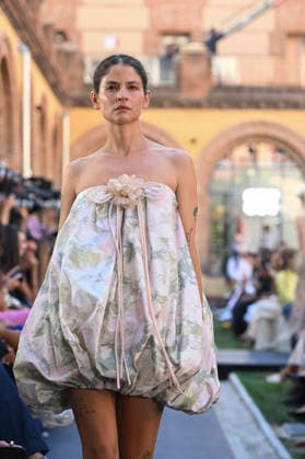 Yolancris - Mercedes Benz Fashion Week Madrid, Spain - 18 Sept 2026 A model parades with Yolancris a design during Mercedes Benz Fashion Week Madrid Cibeles Palace in Madrid. Madrid Spain Copyright: xAtilanoxGarciax xSOPAxImagesx PHOTO08760