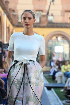 Yolancris - Mercedes Benz Fashion Week Madrid, Spain - 18 Sept 2026 A model parades with Yolancris a design during Mercedes Benz Fashion Week Madrid Cibeles Palace in Madrid. Madrid Spain Copyright: xAtilanoxGarciax xSOPAxImagesx PHOTO08762
