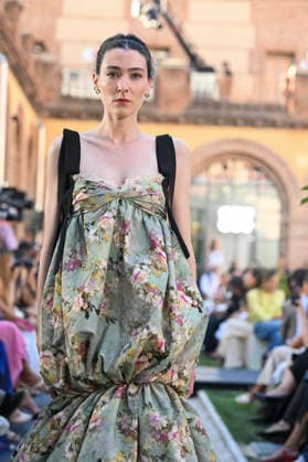 Yolancris - Mercedes Benz Fashion Week Madrid, Spain - 18 Sept 2026 A model parades with Yolancris a design during Mercedes Benz Fashion Week Madrid Cibeles Palace in Madrid. Madrid Spain Copyright: xAtilanoxGarciax xSOPAxImagesx PHOTO08768
