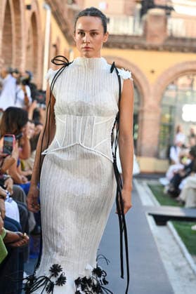 Yolancris - Mercedes Benz Fashion Week Madrid, Spain - 18 Sept 2026 A model parades with Yolancris a design during Mercedes Benz Fashion Week Madrid Cibeles Palace in Madrid. Madrid Spain Copyright: xAtilanoxGarciax xSOPAxImagesx PHOTO08780