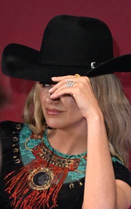 iHeartRadio Music Festival - Night 1 Arrivals for night 1 of the iHeartRadio Music Festival at T-Mobile Arena. 18 Sep 2026 Pictured: Lainey Wilson, ring detail.  Copyright: xThexMegaxAgencyxMBS MEGAx
