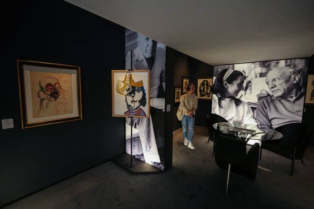 (260919) -- PARIS, Sept. 19, 2026 -- A man visits Fine Arts Paris during a press tour at the Grand Palais in Paris, France, Sept. 18, 2026. Fine Arts Paris, formerly FAB Paris, opens to the public from Sept. 19 to 23, bringing together leading galleries and collectors from France and around the world. (Photo by Xinhua) FRANCE-PARIS-FINE ARTS PARIS AurelienxMorissard 
