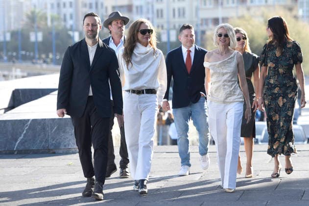 Ben Shirinian, Michael Merriman, Lena Olin, Naomi Watts, and the cast at the photo call for the film *The Housewife* at the 74th San Sebastián International Film Festival (Festival Internacional de Cine de San Sebastián) on the Kursaal Terrace in San Sebastián, September 19, 2026 Foto:xC.xNiehausx xFuturexImagex housewife_6903