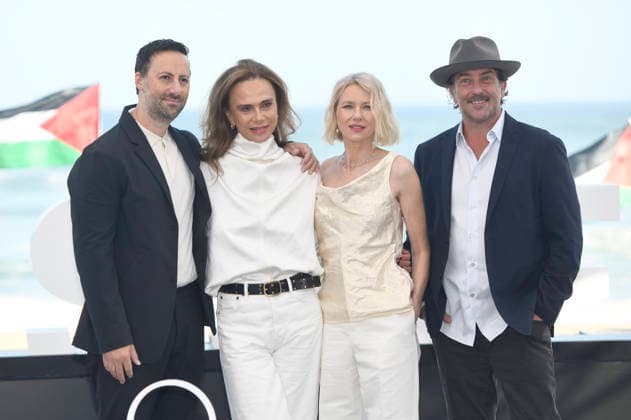 Ben Shirinian, Lena Olin, Naomi Watts, and Michael Merrima at the photocall for the film *The Housewife* at the 74th San Sebastián International Film Festival (Festival Internacional de Cine de San Sebastián) on the Kursaal Terrace in San Sebastián, September 19, 2026 Foto:xC.xNiehausx xFuturexImagex housewife_6906