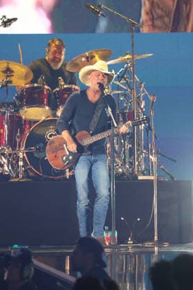 Kenny Chesney performs on stage during the iHeartRadio Music Festival Concerts at T-Mobile Arena in Las Vegas, Nevada on Friday, September 18, 2026s.  LAV20260918002 JAMESxATOA
