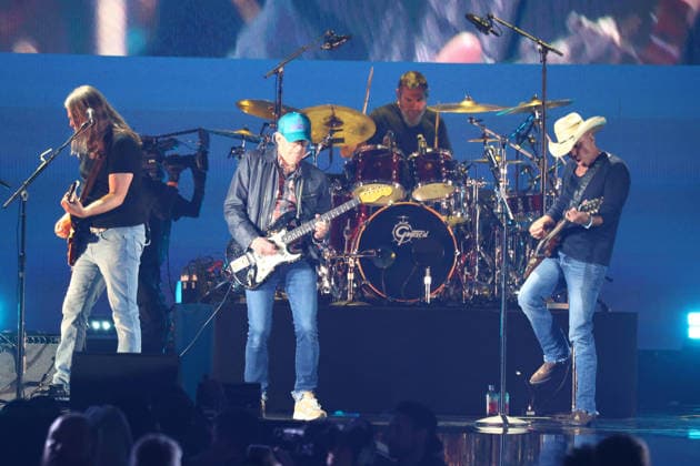 (Right) Kenny Chesney performs on stage during the iHeartRadio Music Festival Concerts at T-Mobile Arena in Las Vegas, Nevada on Friday, September 18, 2026s.  LAV20260918003 JAMESxATOA
