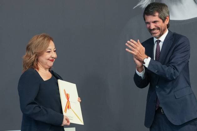 Carmen Machi, 2026 National Film Award Winner Actress Carmen Machi (left), accompanied by Minister of Culture Ernest Urtasun (right), during the National Film Award ceremony on September 19, 2026, in San Sebastián, Guipúzcoa, Basque Country, Spain. The National Film Award, presented as part of the San Sebastián Film Festival, recognizes the most outstanding contribution to Spanish cinema, as demonstrated primarily through a work made public or professional work carried out during the year 2025, or, in duly justified exceptional cases, it is awarded in recognition of a lifetime achievement. SEPTEMBER 19, 2026 San Sebastián, Guipúzcoa, Basque Country, Spain Copyright: xUnanuex 7785396