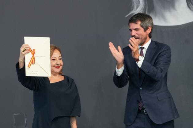 Carmen Machi, 2026 National Film Award Winner Actress Carmen Machi (left), accompanied by Minister of Culture Ernest Urtasun (right), during the National Film Award ceremony on September 19, 2026, in San Sebastián, Guipúzcoa, Basque Country, Spain. The National Film Award, presented as part of the San Sebastián Film Festival, recognizes the most outstanding contribution to Spanish cinema, as demonstrated primarily through a work made public or professional work carried out during the year 2025, or, in duly justified exceptional cases, it is awarded in recognition of a lifetime achievement. SEPTEMBER 19, 2026 San Sebastián, Guipúzcoa, Basque Country, Spain Copyright: xUnanuex 7785398