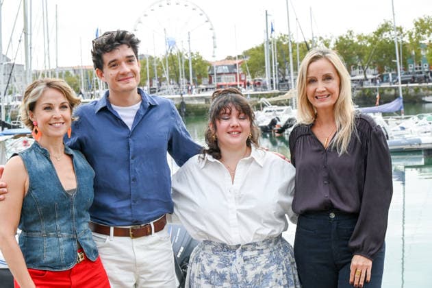 28th La Rochelle TV Fiction Festival 28th edition of the La Rochelle Fiction Festival Photocall for Ici tout commence Simon Dartous, Talina Boyaci, Aurélie Vaneck, Catherine Marchal 459780 2026 09 19  Copyright: xBarbaraxNeymanx xStarfacex STAR_459780_070