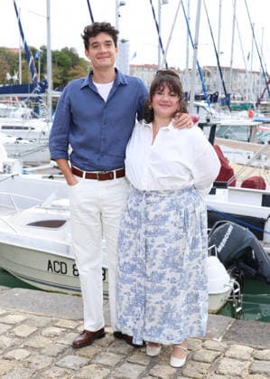 Simon Dartois and Talina Boyaci at a photocall for the series *Ici tout commence* during the 28th edition of the La Rochelle TV Fiction Festival on September 19, 2026. Denis Guignebourg, Bestimage. Photocall for the series *Ici tout commence* at the 28th edition of the La Rochelle TV Fiction on September 19, 2026, La Rochelle, France  Copyright: xDenisxGuignebourgx xBestimagexDenisxGuignebourgx xBestimagex