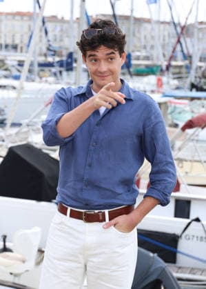 Simon Dartois Photocall for the series *Ici tout commence* at the 28th edition of the La Rochelle TV Fiction Festival on September 19, 2026 Denis Guignebourg Bestimage Photocall for the series *Ici tout commence* at the 28th edition of the La Rochelle TV Fiction Festival on September 1, 2026, La Rochelle, France  Copyright: xDenisxGuignebourgx xBestimagexDenisxGuignebourgx xBestimagex