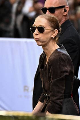 Céline Dion was cheered by her fans as she left the Royal Monceau hotel in Paris, before heading to the Plenitude Arena at Paris La Défense for her fourth concert date on September 19, 2026. Lionel Urman Bestimage Céline Dion is cheered by fans as she leaves the Royal Monceau Hotel in Paris, before heading to the Plenitude Arena at Paris La Défense for her fourth concert date on September 19, 2026, Paris, France  Copyright: xLIONELxURMANxx xBESTIMAGExLIONELxURMANxx xBESTIMAGEx