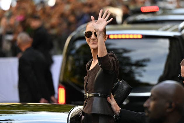 Céline Dion was cheered on by her fans as she left the Royal Monceau hotel in Paris, before heading to the Plenitude Arena in Paris La Défense for her fourth concert date on September 19, 2026. Lionel Urman Bestimage Céline Dion is cheered by fans as she leaves the Royal Monceau Hotel in Paris, before heading to the Plenitude Arena at Paris La Défense for her fourth concert on September 19, 2026, Paris, France  Copyright: xLIONELxURMANxx xBESTIMAGExLIONELxURMANxx xBESTIMAGEx