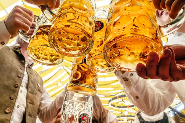 Oktoberfest 2026, Oktoberfest visitors clink their Maß glasses of beer, Paulaner beer, Paulaner Festzelt, Munich, September 19, 2026, Germany, Munich, September 19, 2026, Oktoberfest 2026, Wiesn visitors clink their beer mugs, Paulaner beer, great atmosphere in the Paulaner festival tent run by festival host L