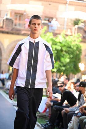 Apo Biyeyemete - Mercedes Benz Fashion Week Madrid, Spain - 19 Sep 2026 A model parades with Apo Biyeyemete a design during the Mercedes Benz Fashion Week Madrid at Cibeles Palace in Madrid. Madrid Spain Copyright: xAtilanoxGarciax xSOPAxImagesx PHOTO08838