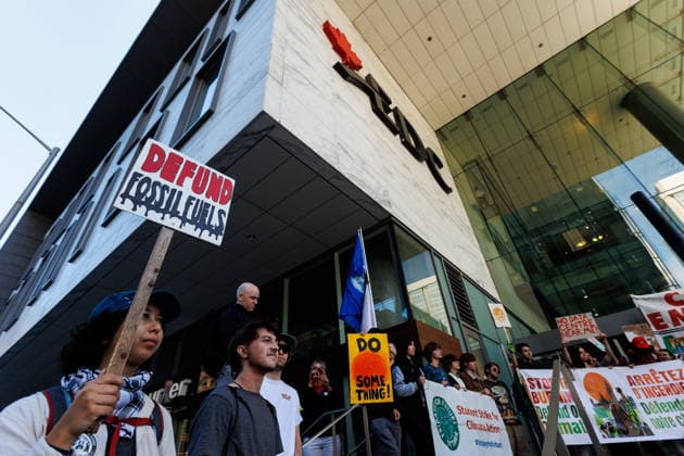 September 19, 2026, Ottawa, On, Canada: Demonstrators gather in front of Export Development Canada (EDC) during a climate march in Ottawa, on Saturday, Sept. 19, 2026. Ottawa Canada  - ZUMAc35_ 20260919_zaf_c35_015 Copyright: xKeitoxNewmanx