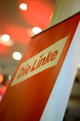 Feature, Die Linke banner, logo, September 19, 2026; Die Linke NRW State Party Convention, held on September 19, 2026, in Mülheim an der Ruhr, Germany, at the Stadthalle