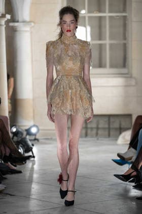 Annie s Spring Summer 2027 at London Fashion Week A model walks the runway during the Annie s Spring Summer 2027 show at London Fashion Week, London, UK, 18 September 2026., Credit:RAY LEUNG Raymond Leung Avalon  Copyright: xRAYxLEUNGx xRaymondxLeungx xAvalonx 1136411232