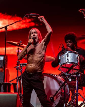 September 18, 2026, Chicago, Illinois, USA: IGGY POP flexes on stage. The 79 year old punk rocker performs for thousands in attendance at ChicagoÃ¢â‚¬â ¢s Riot Fest Ã¢â‚¬Ëœ26 in Douglas Park Chicago USA  - ZUMAr170 20260918_znp_r170_005 Copyright: xChrisxRihax