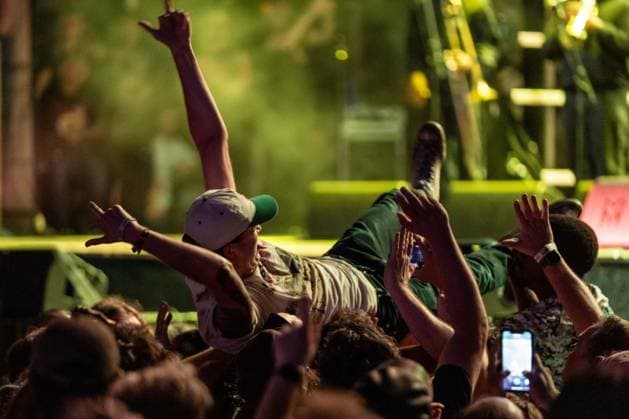 September 18, 2026, Chicago, Illinois, USA: Punk fans crowdsurfing during Iggy Pop s performance at Chicago Riot Fest in Douglas Park Chicago USA - ZUMAr170 20260918_znp_r170_009 Copyright: xChrisxRihax