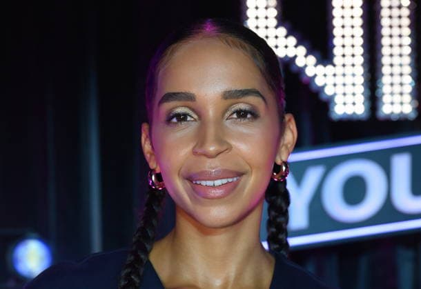 Comedienne Anna Okot appears as a guest on the show Ladies Night Youngstars. WDR Ladies Night Youngstars is the only German-language cabaret television show for young talent featuring an all-female cast.