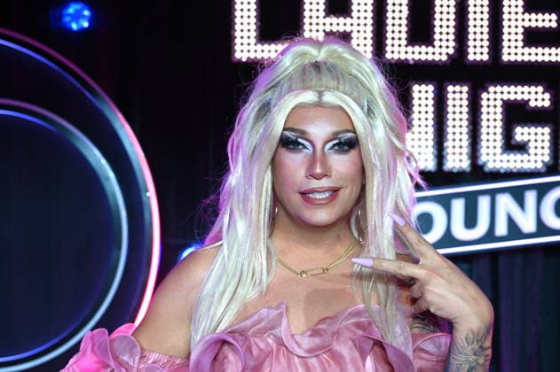 Comedienne, host, and drag queen Pam Pengco—born David Kirfel—appears as a guest on the show Ladies Night Youngstars. WDR Ladies Night Youngstars is the only German-language cabaret television show for young talent with an all-female cast.