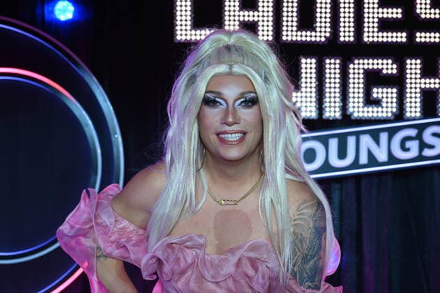 Comedienne, host, and drag queen Pam Pengco—born David Kirfel—appears as a guest on the show Ladies Night Youngstars. WDR Ladies Night Youngstars is the only German-language cabaret television show for young talent with an all-female cast.