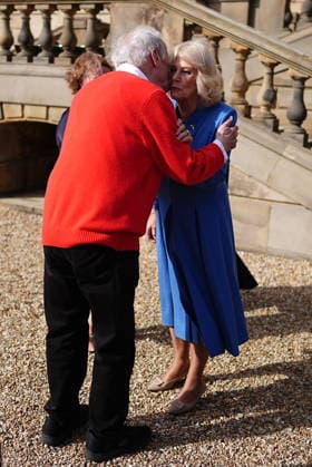 . 19 09 2026. United Kingdom. Queen Camilla with broadcaster Gyles Brandreth at The Queen s Reading Room Festival at Chatsworth House in Derbyshire, United Kingdom.  xPoolx xi-Imagesx IIM-27018-0031
