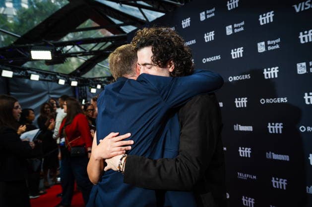 September 19, 2026, Toronto, On, Canada: Darrell Fox, brother of Terry Fox, left, hugs director Sean Menard on the red carpet for Run Terry Run at the Toronto International Film Festival in Toronto, on Saturday, Sept. 19, 2026. Toronto Canada - ZUMAc35_ 20260919_zaf_c35_116 Copyright: xLauraxProctorx