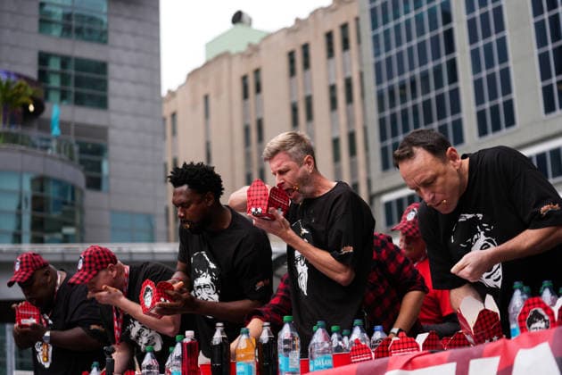 World Poutine Eating Championship in Toronto TORONTO, CANADA - SEPTEMBER 19 : Contestants compete in 2026 World Poutine Eating Championship at Sankofa Square in Toronto, Ontario, Canada on September 19, 2026. Joey Chesnut from the United States won the contest after eating 21.25lbs of poutine in 10 minutes. Mert Alper Dervis Anadolu Ontario Canada. Editorial use only. Please get in touch for any other usage.  Copyright: x2026xAnadoluxMertxAlperxDervisx