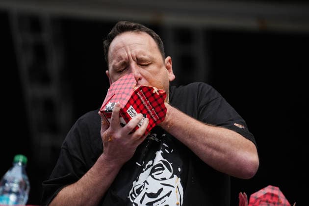 World Poutine Eating Championship in Toronto TORONTO, CANADA - SEPTEMBER 19 : Joey Chesnut competes in 2026 World Poutine Eating Championship at Sankofa Square in Toronto, Ontario, Canada on September 19, 2026. Joey Chesnut from the United States won the contest after eating 21.25lbs of poutine in 10 minutes. Mert Alper Dervis Anadolu Ontario Canada. Editorial use only. Please get in touch for any other usage.  Copyright: x2026xAnadoluxMertxAlperxDervisx
