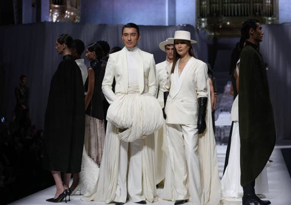 (260920) -- LONDON, Sept. 20, 2026 -- Models present creations at HUBING SELECTS show during the London Fashion Week in London, Britain, Sept. 19, 2026. ) BRITAIN-LONDON-HUBING SELECTS-SHOW LixYing 
