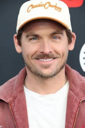 Los Angeles CA Sept 19 : Kevin Zegers at The UFC 331 Van vs Pantoja 2 Event on September 19, 2026 Credit: USA  - ZUMAa123 20260919_zaa_a123_042 Copyright: xAdMediax