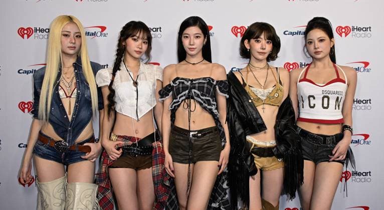 iHeartRadio Music Festival, night 2 Arrivals for the iHeartRadio Music Festival, night 2 at T-Mobile arena. 19 Sep 2026 Pictured: (L-R) Yunjin, Chaewon, Kazuha, Sakura and Eunchae of Le Sserafim.  Copyright: xThexMegaxAgencyxMBS MEGAx