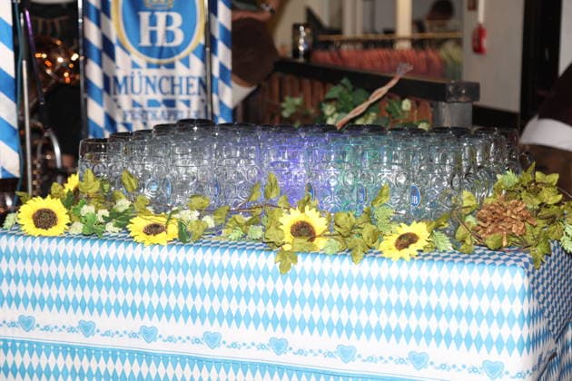 Pints of Oktoberfest beer at the Wiesn tap-off for Oktoberfest 2026 at Hofbräu Berlin Berlin, September 19, 2026 Copyright: xAgenturxMatthiasxWehnertx xM.xGränzdörferx