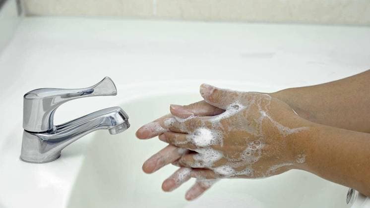 7 steps hand washing - Step 3 7 Interlace fingers and rub hands together, protection from coronavirus COVID-19 infection Copyright: xvichie81x Panthermedia79393184.jpg