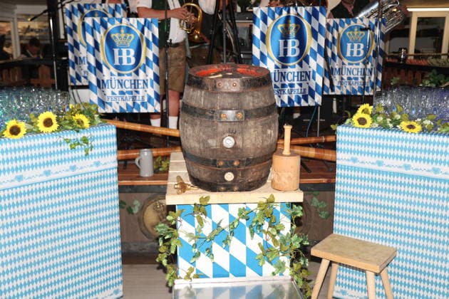 Wooden beer keg of Oktoberfest beer at the Wiesn tapping ceremony for Oktoberfest 2026 at Hofbräu Berlin, Berlin, September 19, 2026 Copyright: xAgenturxMatthiasxWehnertx xM.xGränzdörferx