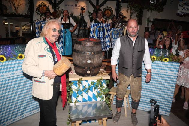 Frank Zander and Björn Schwarz at the Oktoberfest 2026 keg-tapping ceremony at Hofbräu Berlin, Berlin, September 19, 2026 Copyright: xAgenturxMatthiasxWehnertx xM.xGränzdörferx