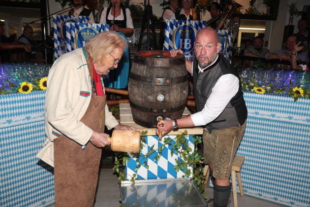 Frank Zander and Björn Schwarz at the Oktoberfest 2026 keg-tapping ceremony at Hofbräu Berlin, Berlin, September 19, 2026 Copyright: xAgenturxMatthiasxWehnertx xM.xGränzdörferx